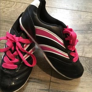 Girls Soccer Cleats. New. Size 13.